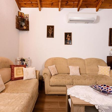 Villa Suzana Mikros Prinos Exterior photo